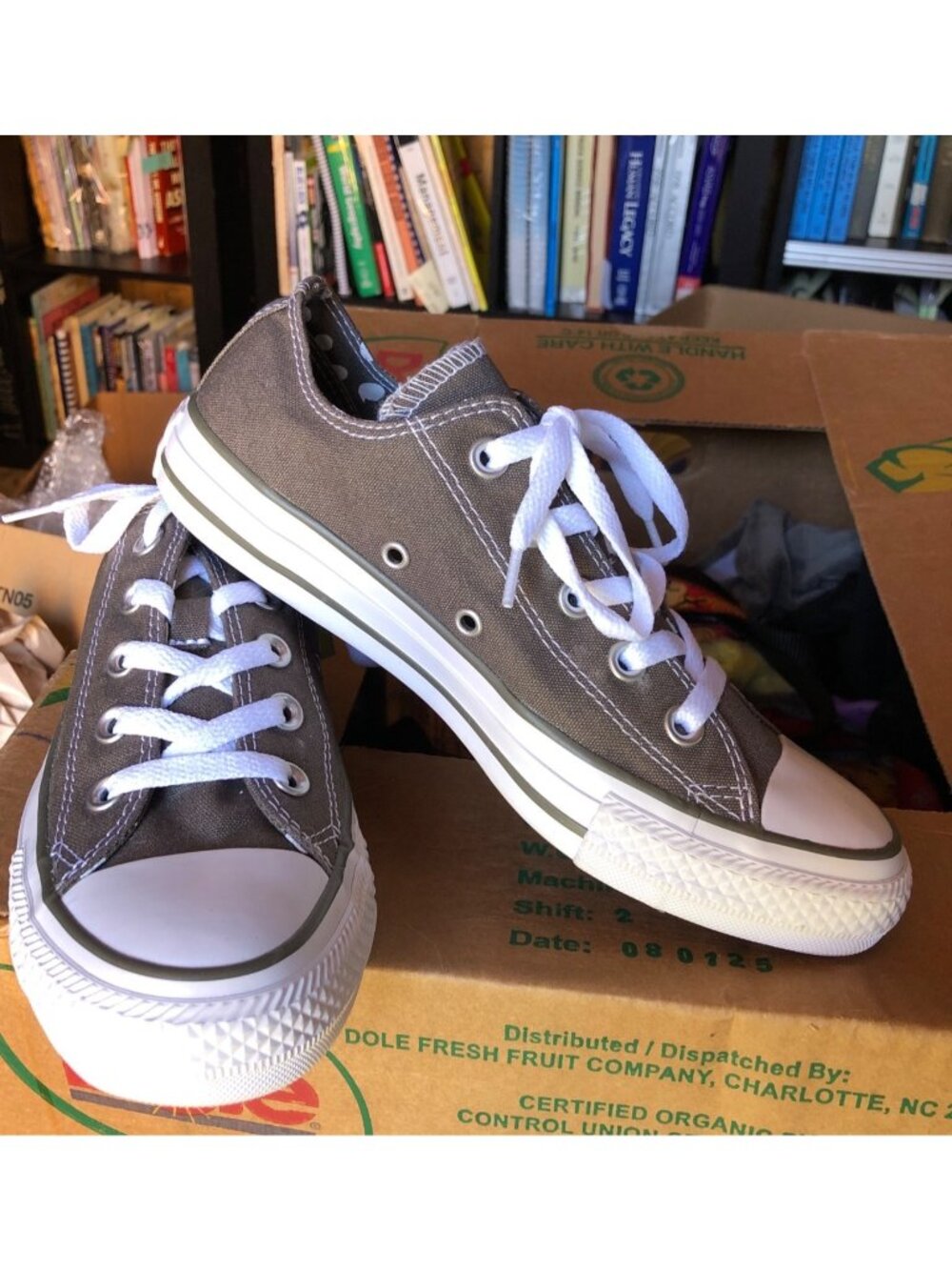Converse All Star Chuck Taylors Sneakers Womens 6 Low Top Gray